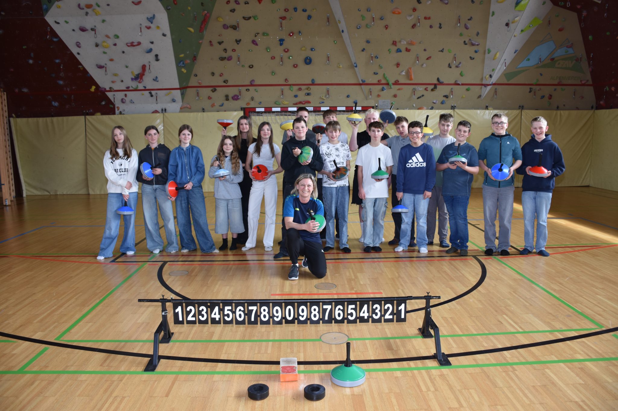 ELV Salzburg besucht Schulen