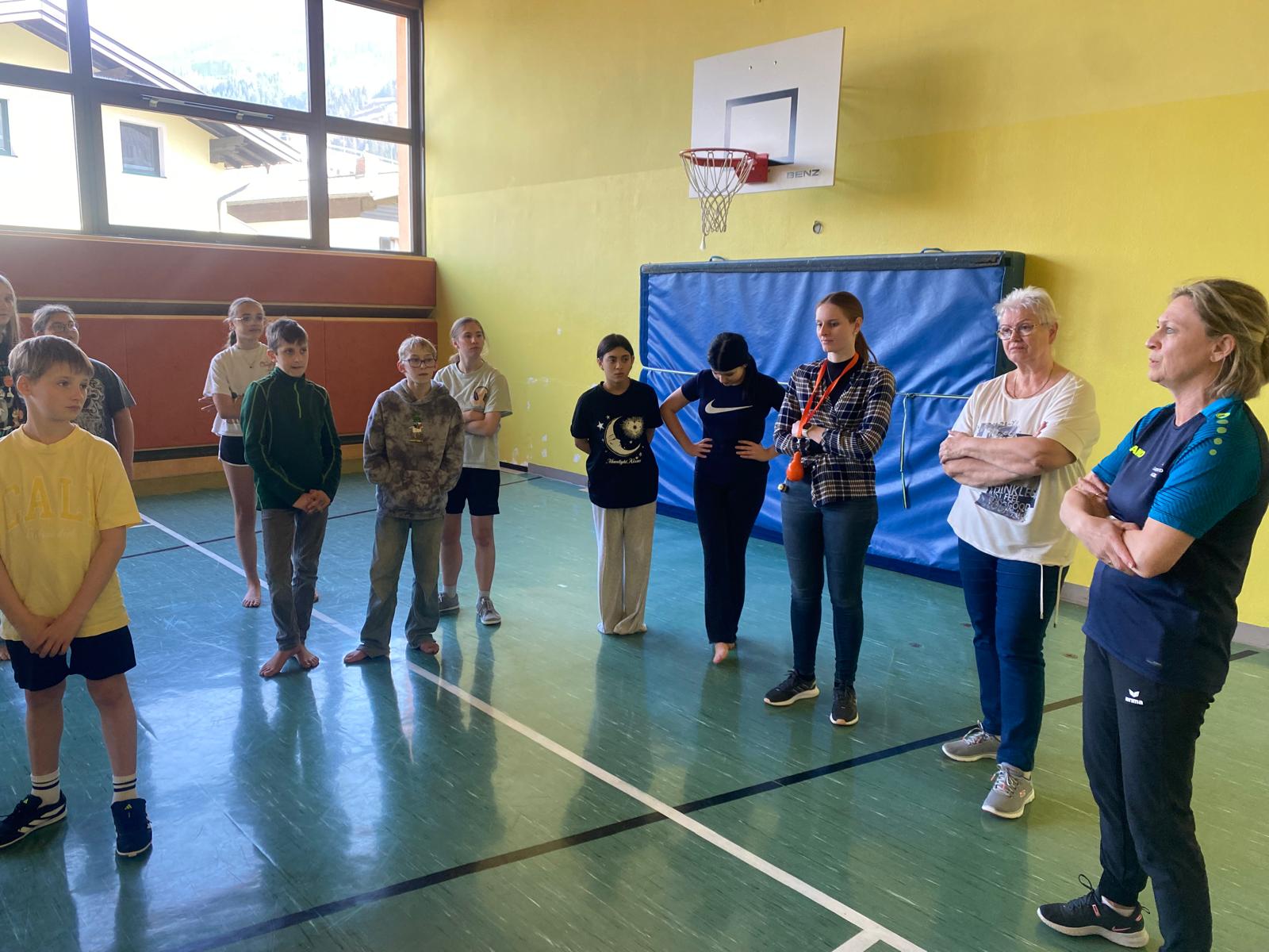 ELV Salzburg besucht Schulen