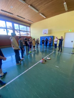 ELV Salzburg besucht Schulen